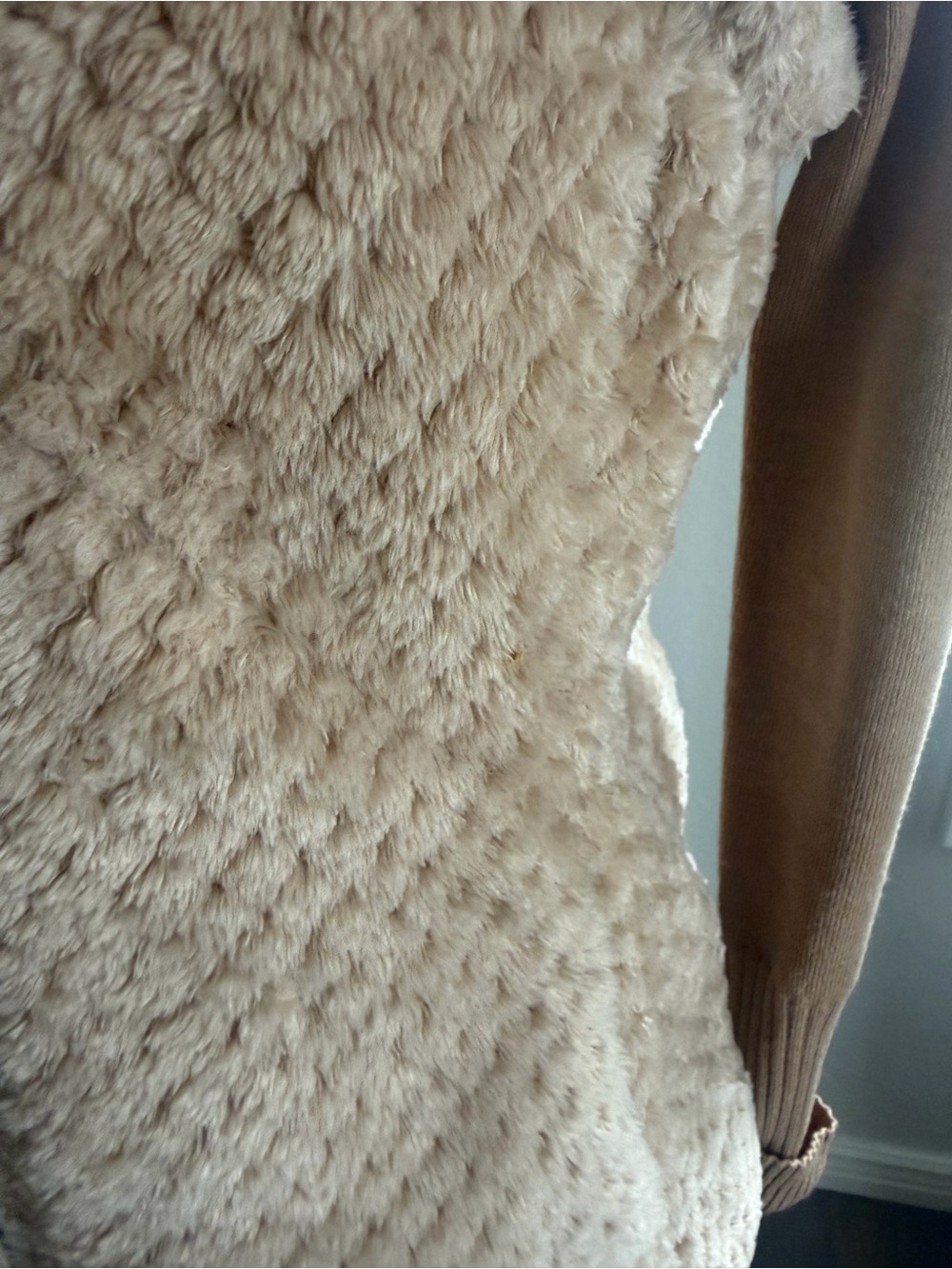 Calvin Klein Beige Plush Sherpa Zip Vest and sweater (2 piece set) - Picture 3 of 5